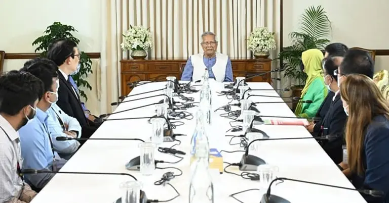 প্রধান উপদেষ্টার সঙ্গে বিদেশি মেডিকেল টিমের সাক্ষাৎ